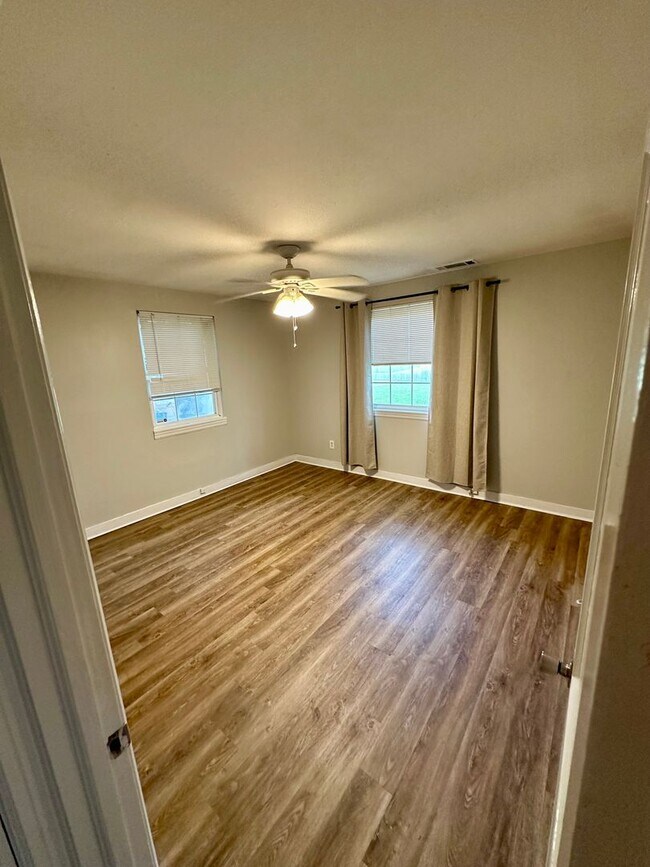 Building Photo - Charming Cottage situated on a nice lot in...