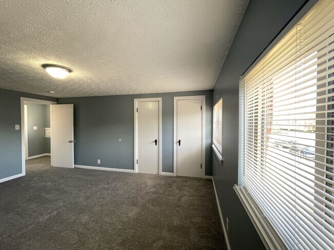 Building Photo - 1283 Linwood Ave