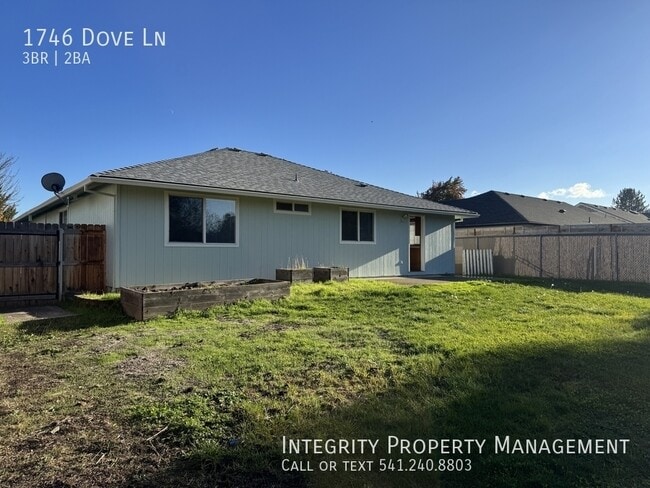 Building Photo - 1746 Dove Ln