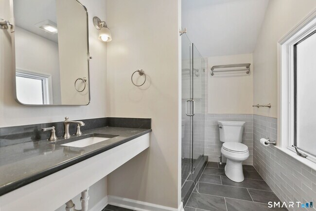 Building Photo - 815 Valley Rd