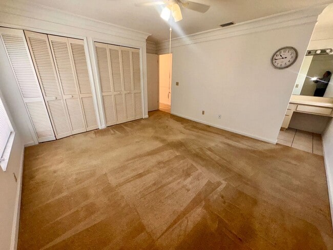 Building Photo - 3 bedroom 2 bath home with solar panels, workshop, large backyard and Florida Room!