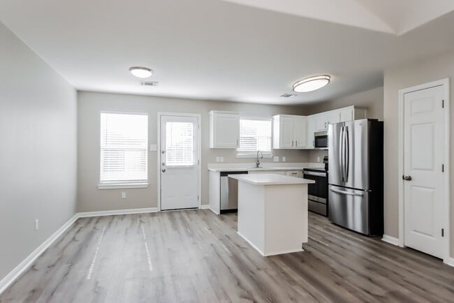 Building Photo - 28926 Trinity River Dr