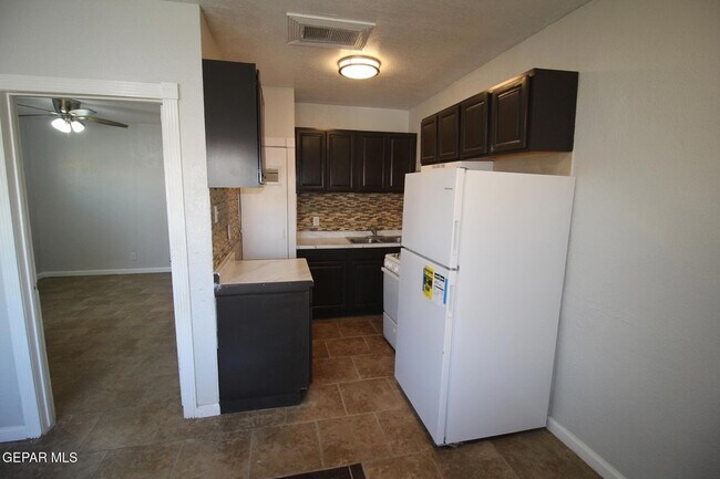 Building Photo - 8903 Old County Dr