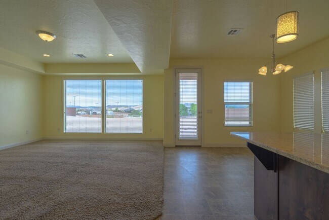 Building Photo - Stunning Home with 4 beds/2.5 baths and 3-Car Garage in Mulberry Estates