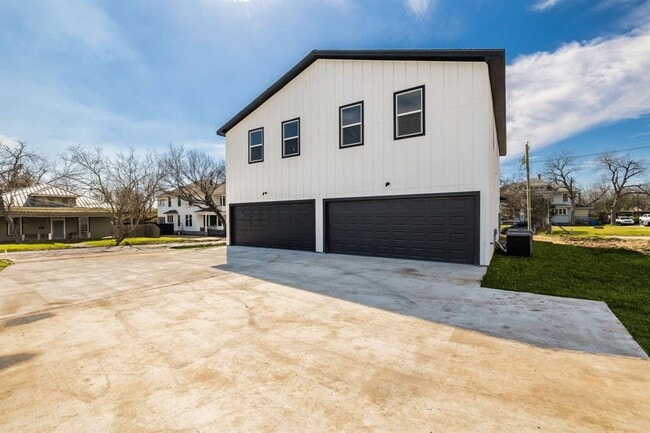 Building Photo - 600 Kimbro #B St