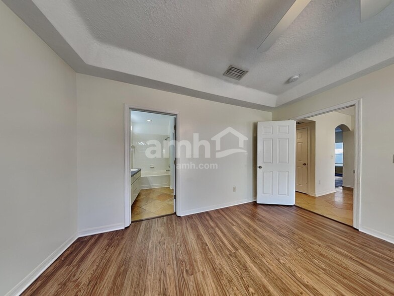 Building Photo - 6516 Summer Cove Dr