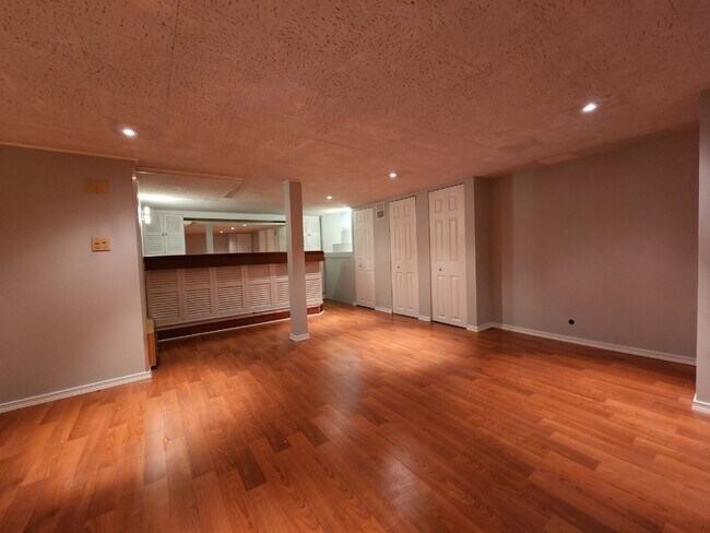 Building Photo - 67 Maple Ave