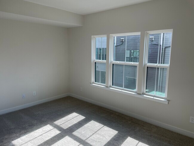 Building Photo - 1302 Gleason Way