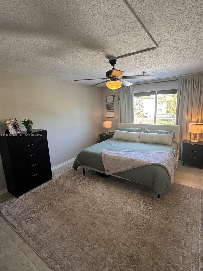 Building Photo - 3924 SW 67th Terrace