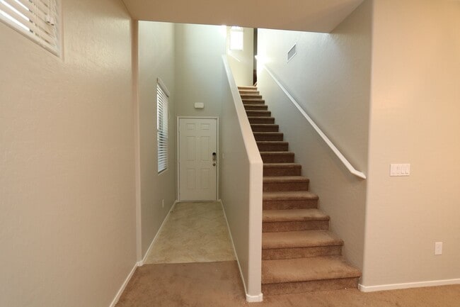 Building Photo - Beautiful 3 Bedroom Home in Southwest