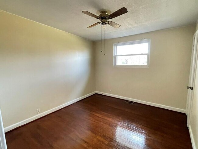 Building Photo - 314 W Station St