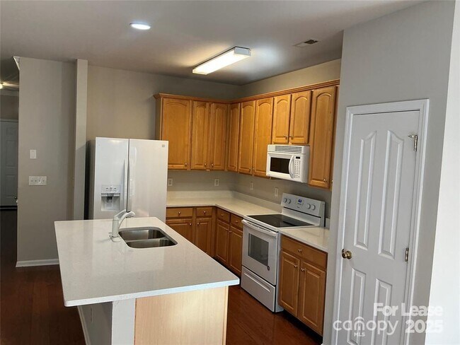 Building Photo - 16952 Commons Creek Dr