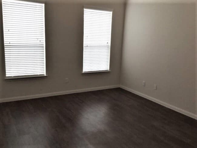 Building Photo - 3915 Hawthorn Glen Ct