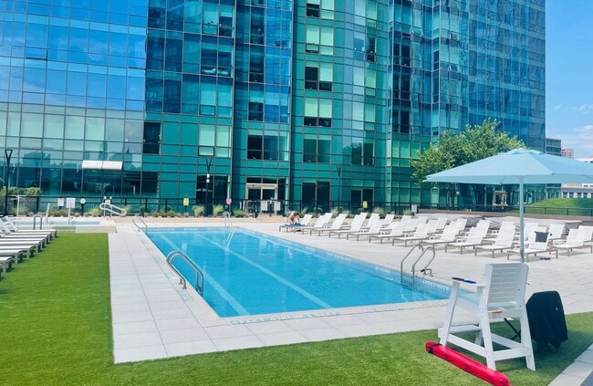 Building Photo - 77 Hudson St