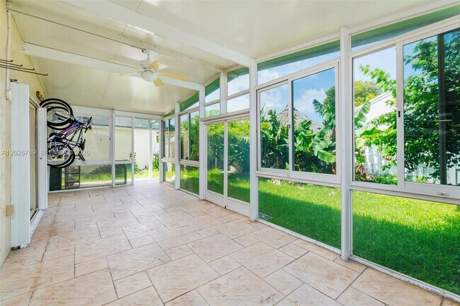 Building Photo - 305 S Ketch Dr