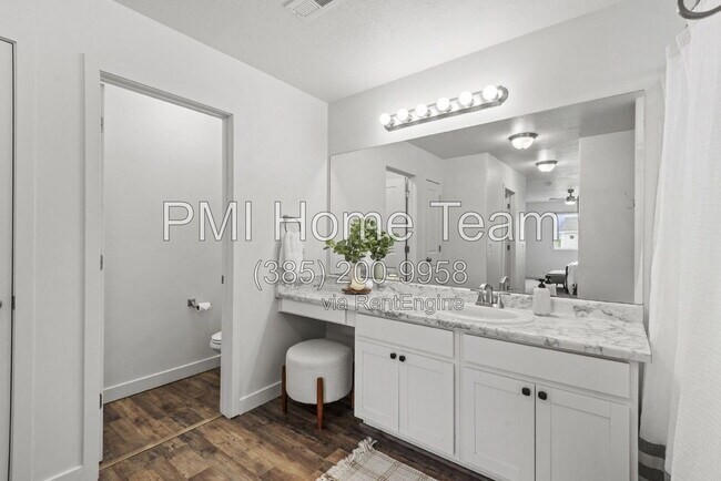 Building Photo - 1812 W Parkview Dr