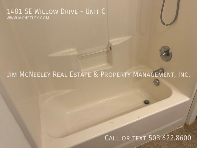 Building Photo - 1481 SE Willow Dr