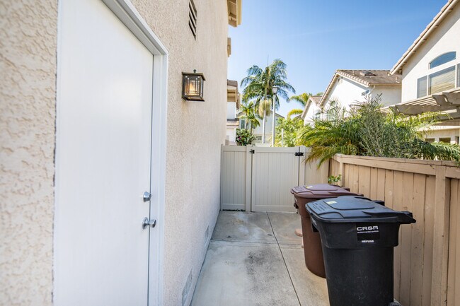 Building Photo - 1 Quebec