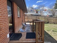 Building Photo - Updated Basement Unit Furnished or Unfurnished