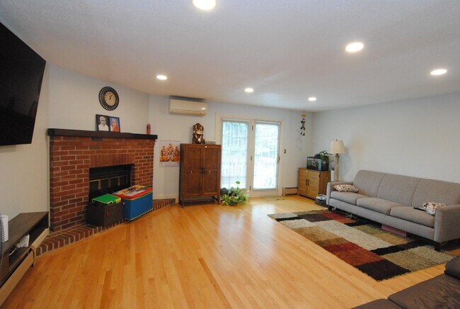 Building Photo - 7 Meadowview Cir