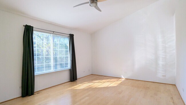 Building Photo - 1910 Avalon Dr