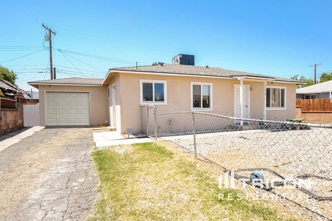 Primary Photo - 1126 W Ovington St