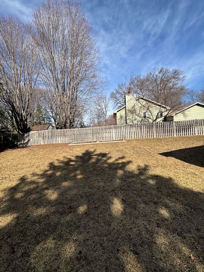 Building Photo - Gorgeous Single Family Home - 4BR 2BATH!