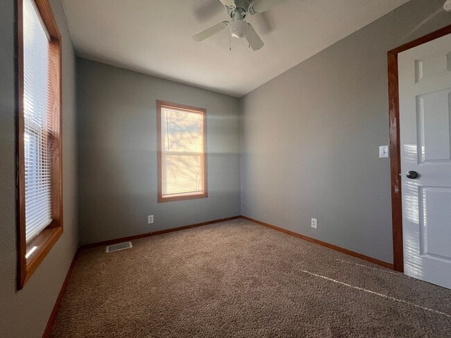 Building Photo - Freshly Renovated 2 Bed / 1 Bath Home on Corner Lot – Davenport, IA