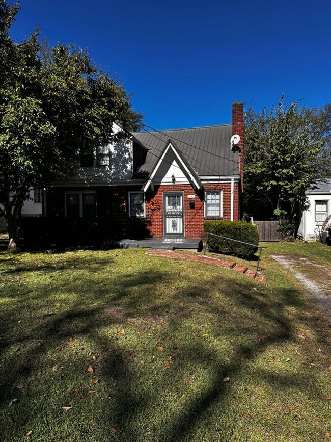Building Photo - East Nashville 4 Bedroom