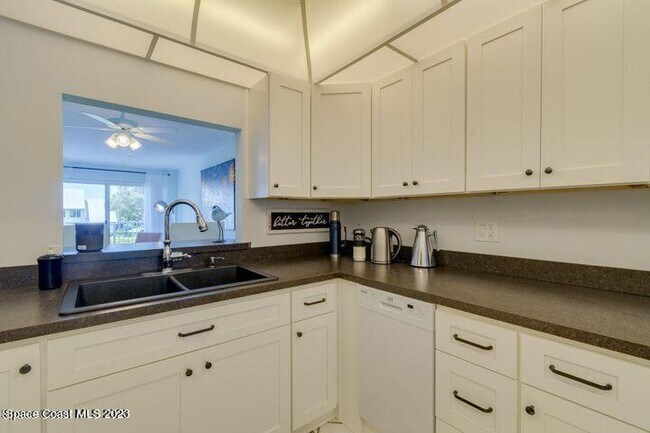 Building Photo - 6124 S River Run Dr