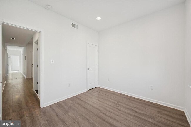 Building Photo - 4131 Cambridge St