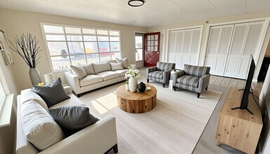Building Photo - 3 Bedroom 2 Bathroom Available in Elizabet...