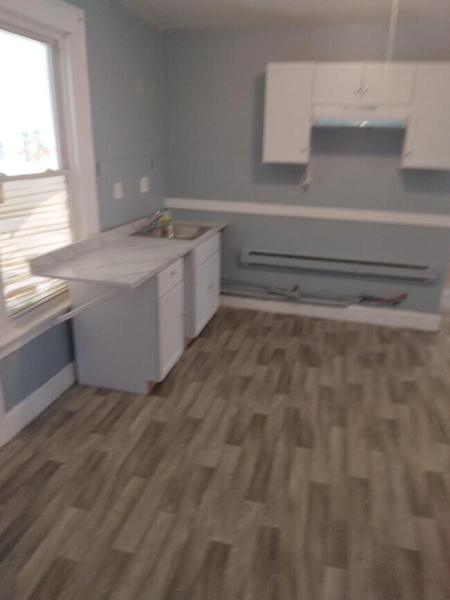 Primary Photo - 215 Willow St