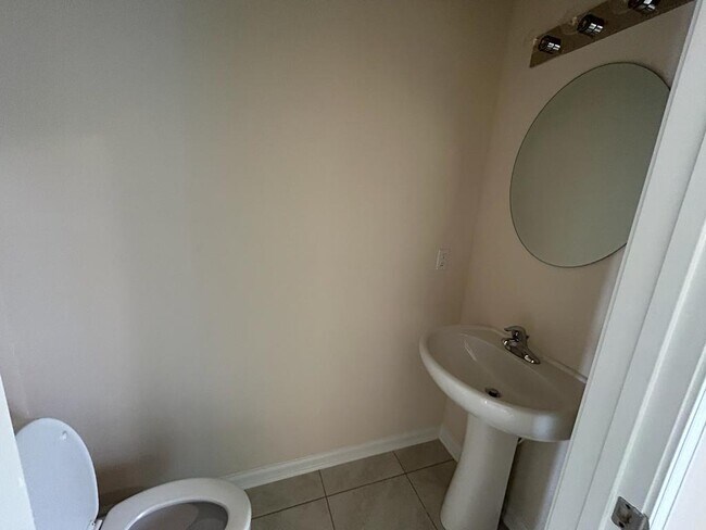 Building Photo - 96 Whispering Brk Dr