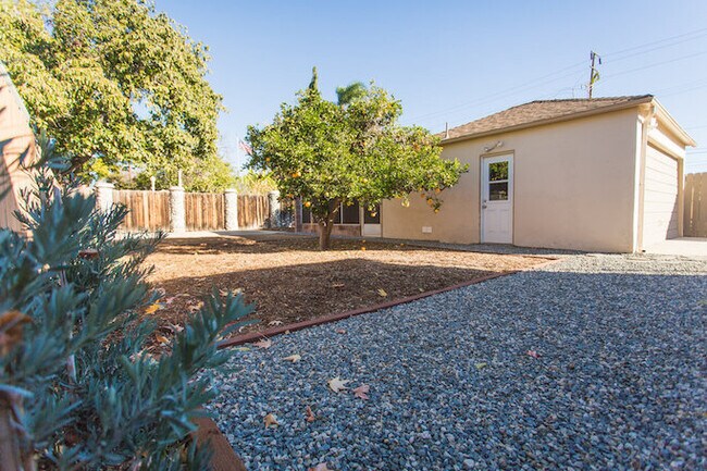 Building Photo - Prime Old Town Orange location