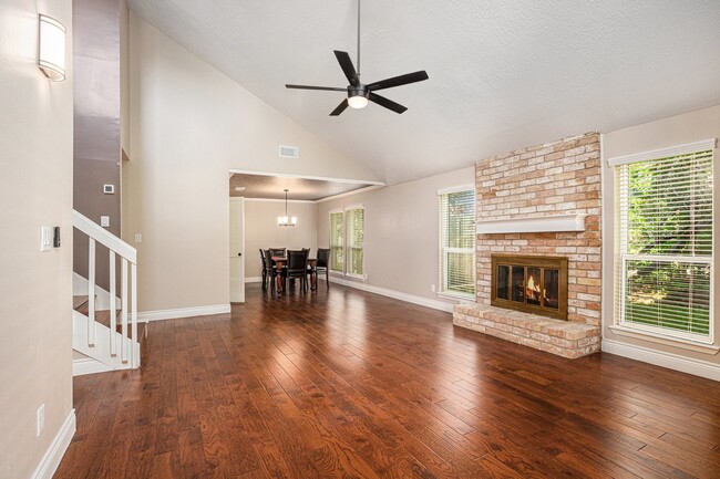 Building Photo - 2283 Woodland Springs St