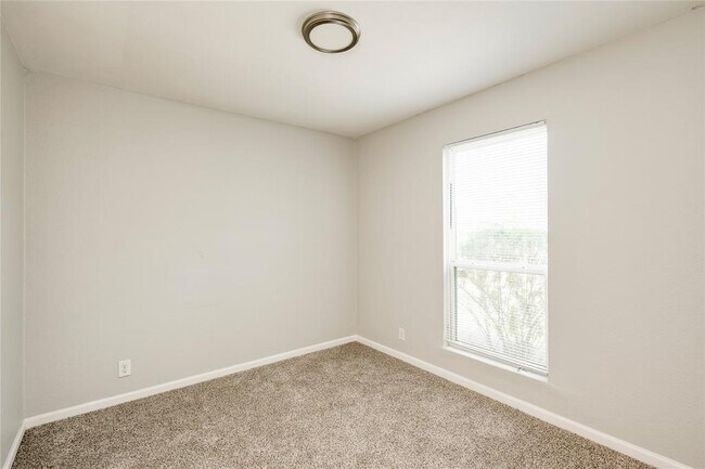 Building Photo - 915 Chisholm Cove