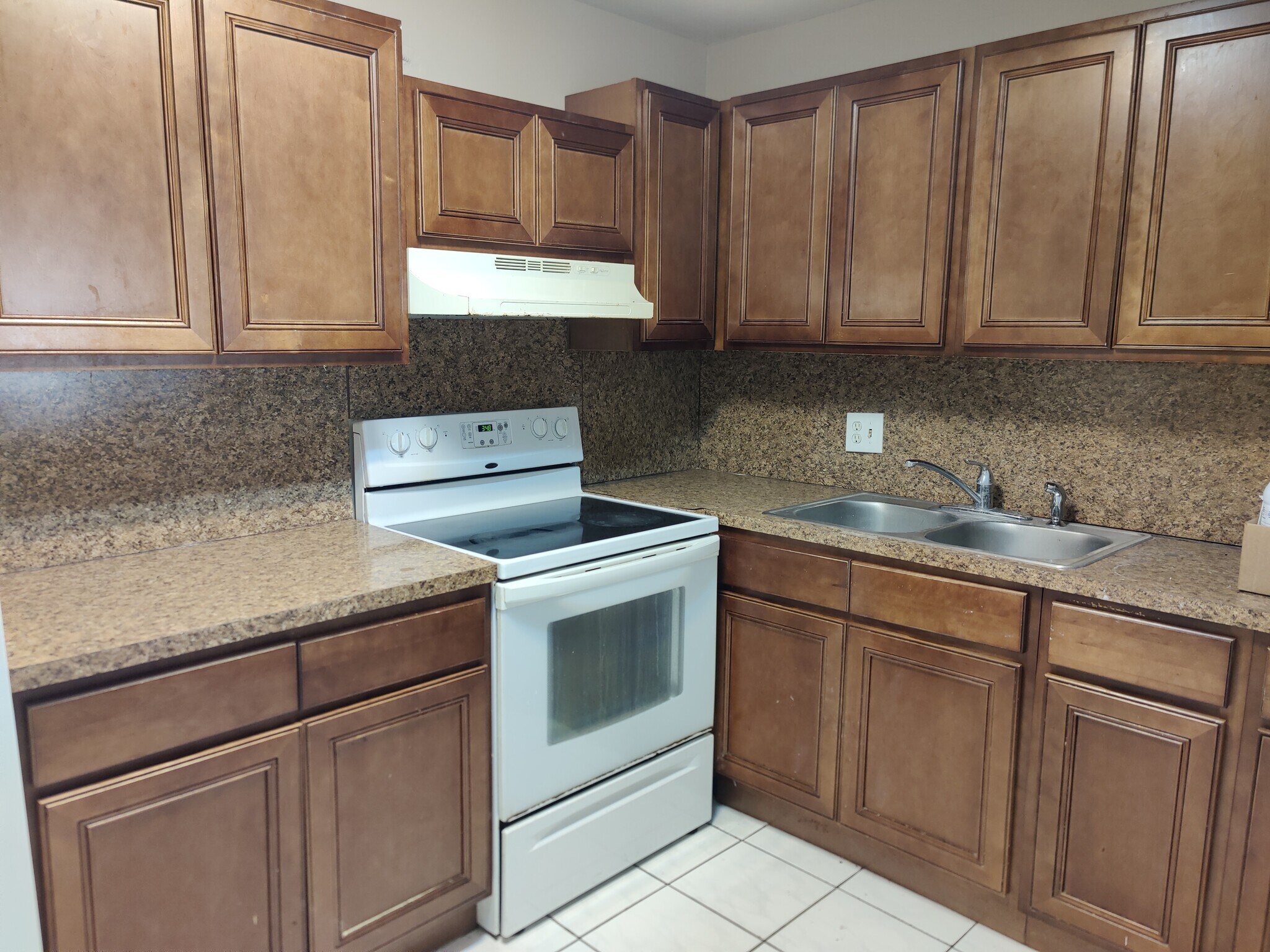 Building Photo - 7515 NW 44th Ct