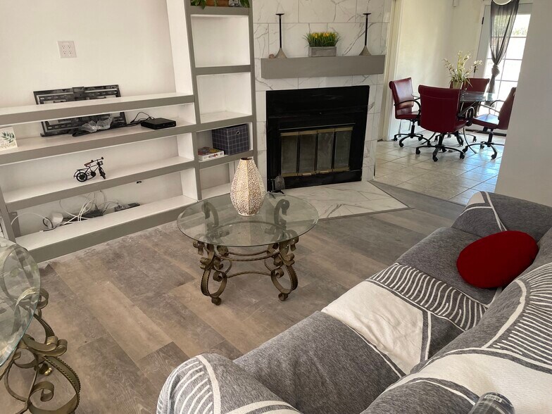 Livingroom - 232 E Mallard Cir