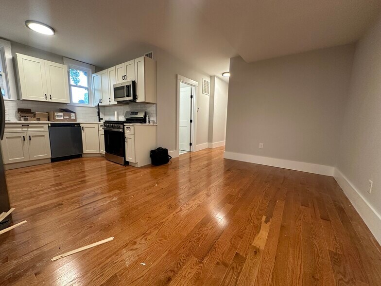 Building Photo - 116 Marginal St