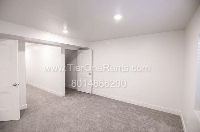 Building Photo - NO DEPOSIT option available for qualified ...