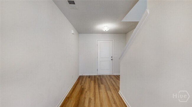 Building Photo - 652 Hogan Dr