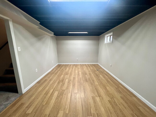 Building Photo - 5002 Maple Way