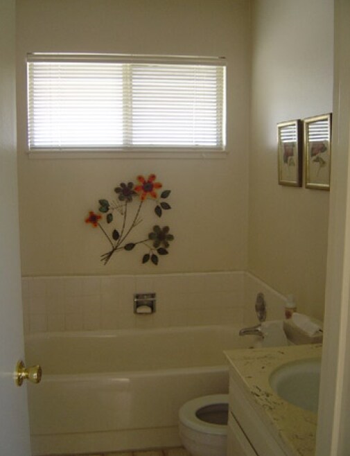 Bathroom - La Espana Apartments