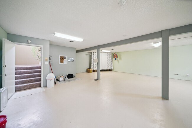 Building Photo - House for Rent 3 Bedrooms 2 Bath !!!!!
