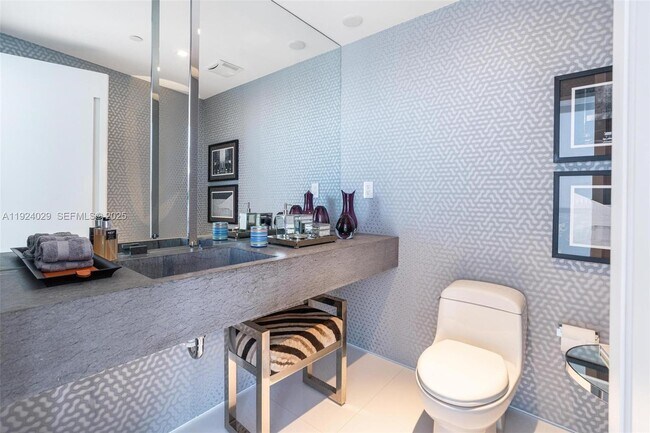 Building Photo - 17121 Collins Ave