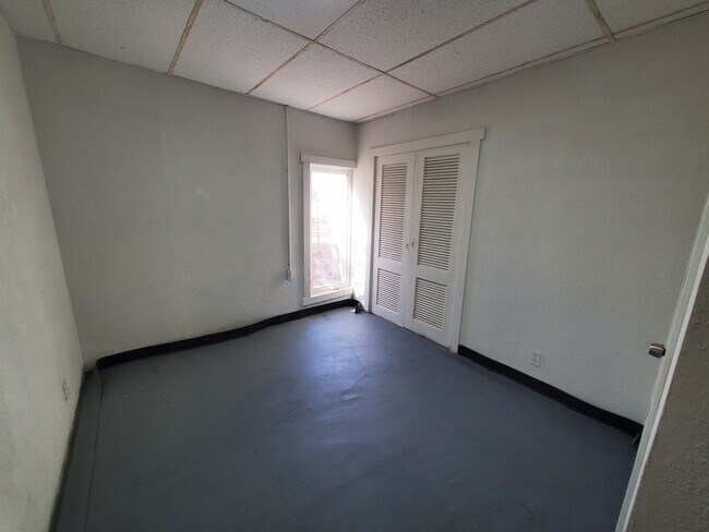 Building Photo - FOR RENT- Large UNIQUE open layout single ...