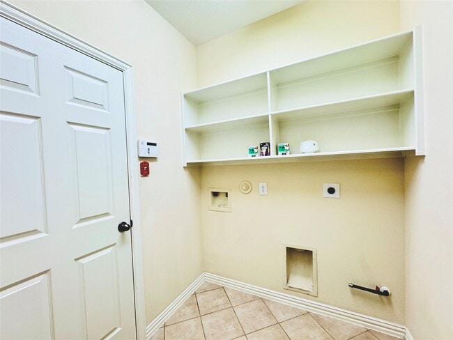 Building Photo - 23247 Dewflower Dr