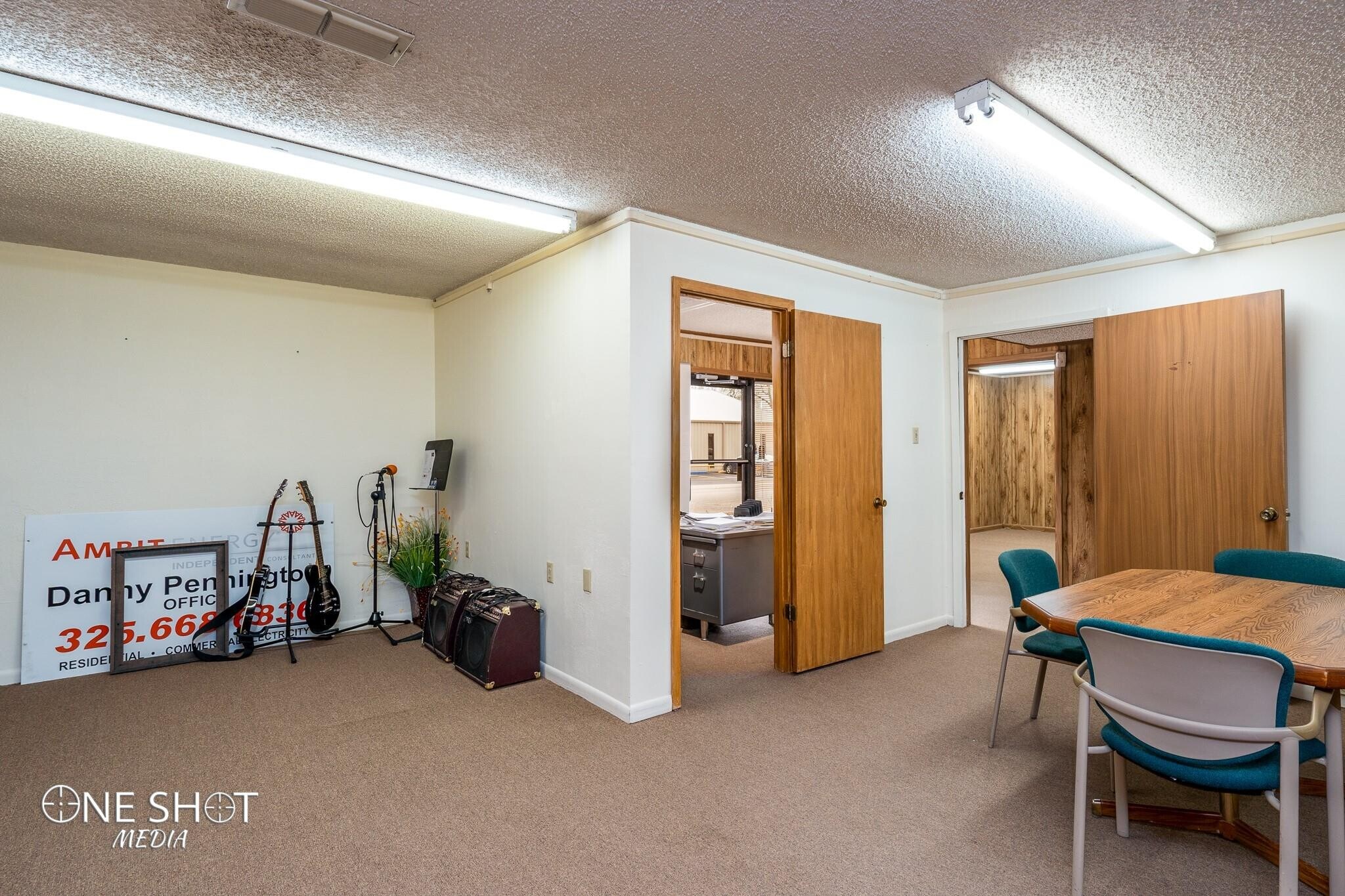 Building Photo - 216 Oak St