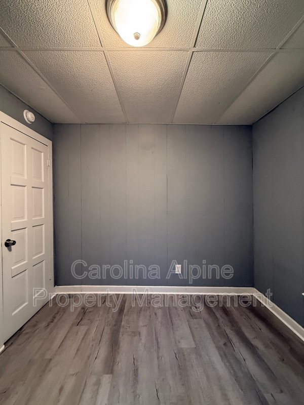 Building Photo - 109 Pine Ave